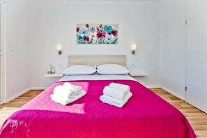 3 bedrooms, in-room safe, iron/ironing board, free WiFi