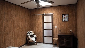 1 bedroom, bed sheets