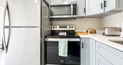 Dartmouth/ Hanover - Queen Bed - Laundry On Site