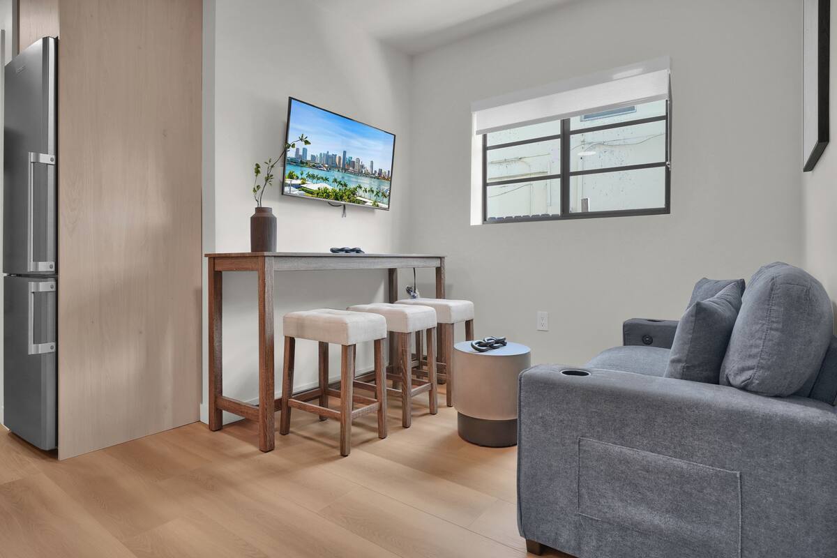 Superior Apartment, 2 Bedrooms | Living area