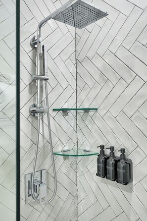 Superior Apartment, 2 Bedrooms | Bathroom | Shower, rainfall showerhead, hair dryer, towels - Prestige Retreat by Renzzi (Miami)