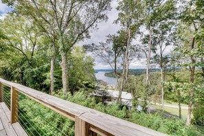 Property grounds - 1 Mi to Dtwn Loudon: Spacious River-View Home (Loudon)