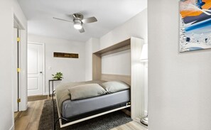 2 عدّة غرف نوم وواي فاي وملاءات أسرّة