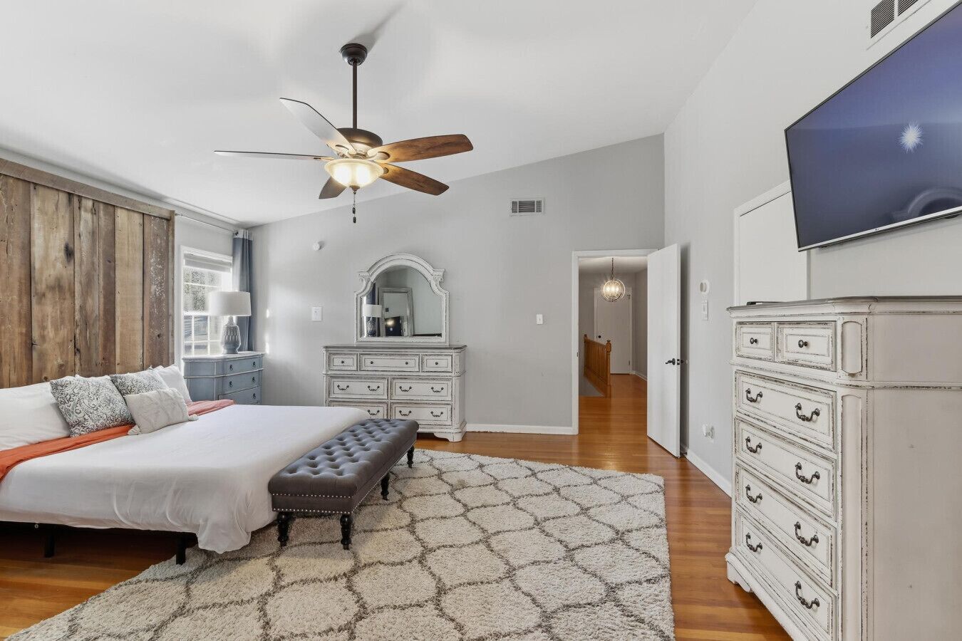 5 dormitorios, escritorio, wifi y ropa de cama