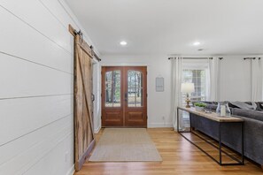 Interior - The Given House - Modern Midtown Stay (Memphis)