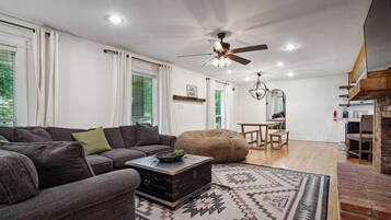 Télévision, cheminée