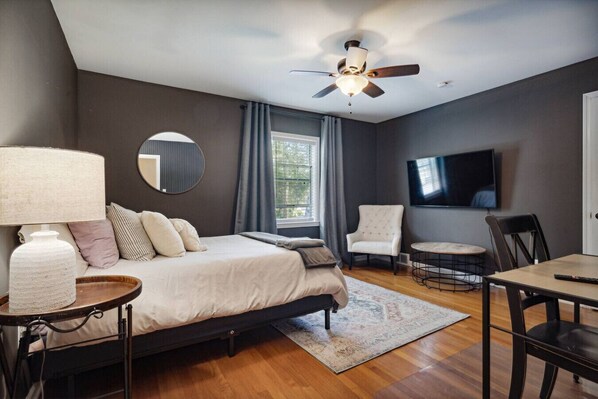 5 habitaciones, escritorio, wifi y ropa de cama