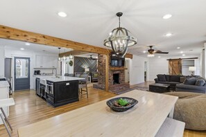 Interior - The Given House - Modern Midtown Stay (Memphis)