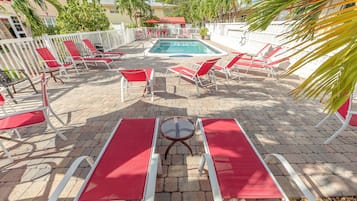 Alberca al aire libre y alberca climatizada