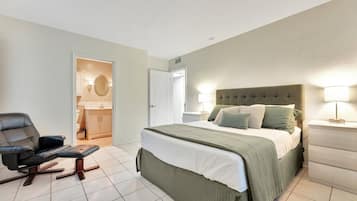 2 slaapkamers, een bureau, een strijkplank/strijkijzer, gratis wifi