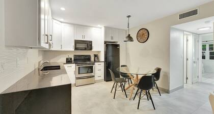 Superbe condo 2 chambres et 2 salles de bain, pisicine et stationnement gratuit