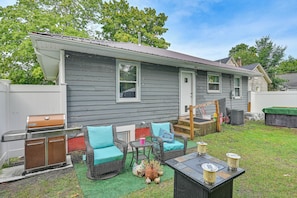 Terrace/patio - Complimentary Limo & Concierge - 1 Mi to Stadium (South Bend)