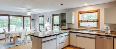 Fridge, microwave, stovetop, dishwasher