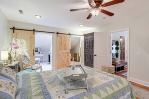 4 Schlafzimmer, Schreibtisch, Bügeleisen/Bügelbrett, Internetzugang