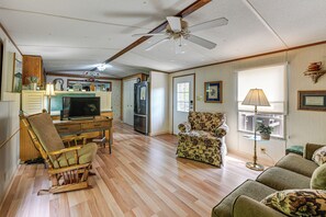 TV - Mine for Gems & Chase Waterfalls: Franklin Retreat (Franklin)