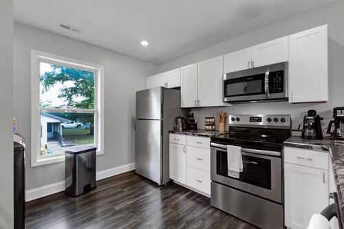 2BR/1.5BA Apt Pets OK, Laundry, Near Univ & Mosaic