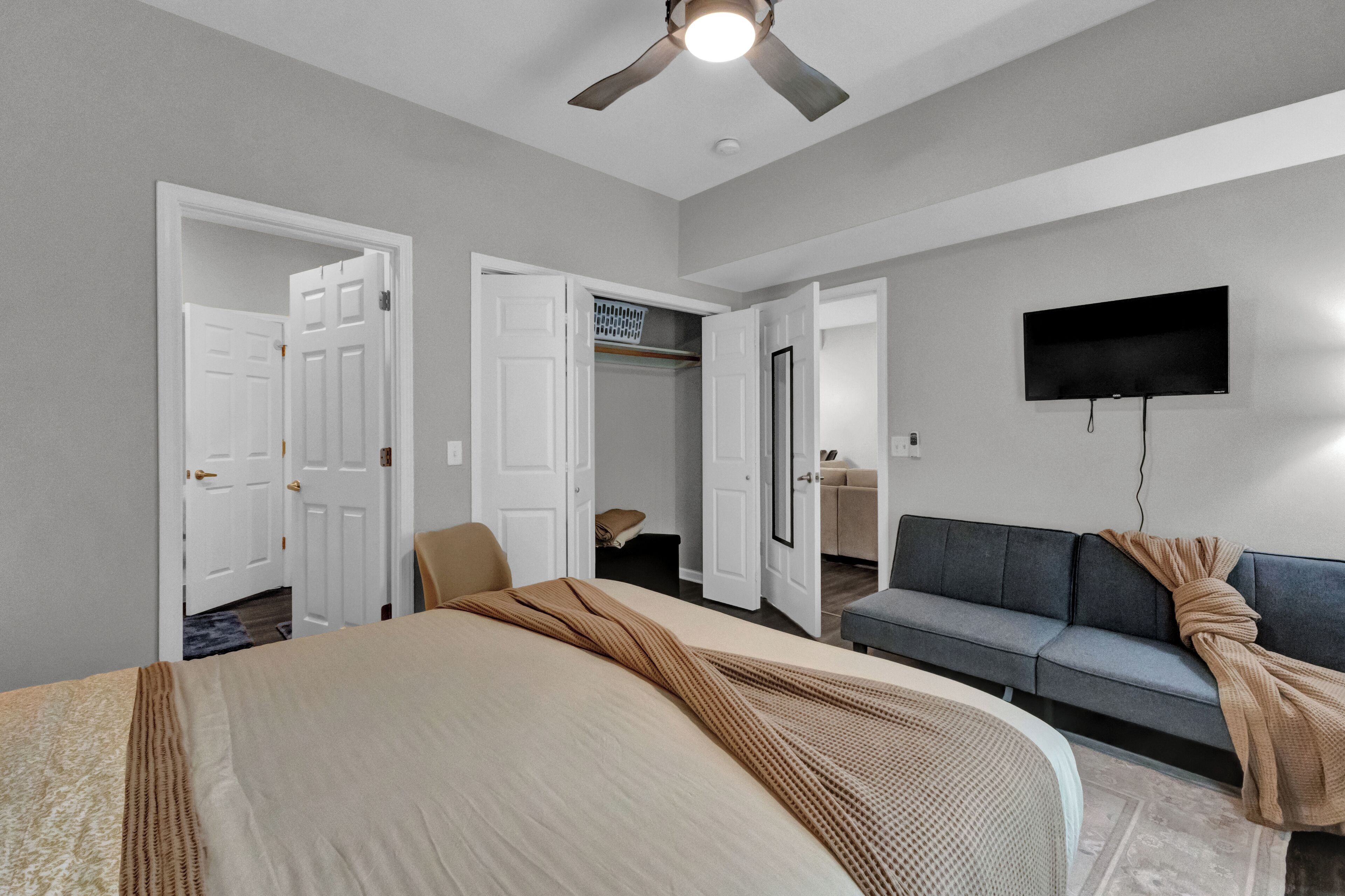 2 عدّة غرف نوم ومكواة/لوح كي وواي فاي مجانًا وملاءات أسرّة