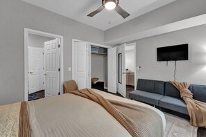 2 bedrooms, iron/ironing board, free WiFi, bed sheets - Sun Valley Flats, No Steps (Saint Joseph)