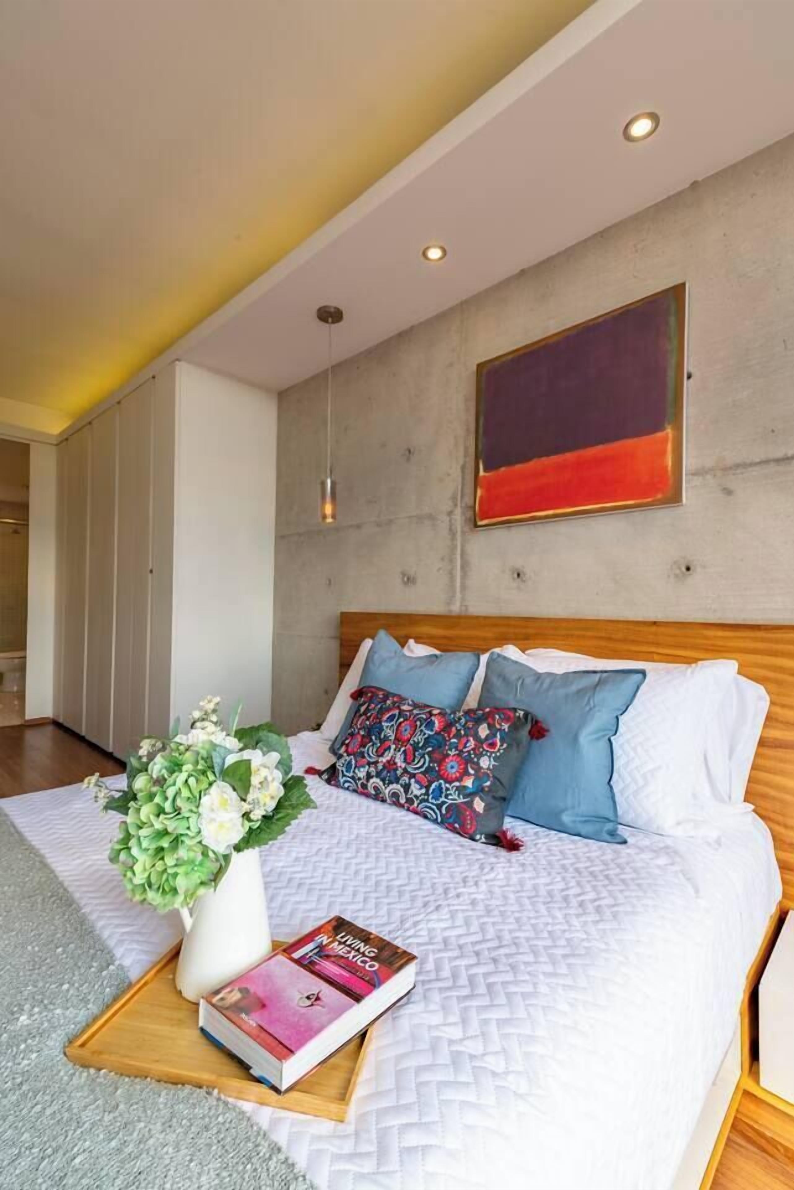 2 bedrooms, desk, iron/ironing board, travel cot