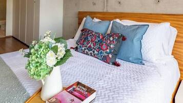 2 bedrooms, desk, iron/ironing board, travel cot