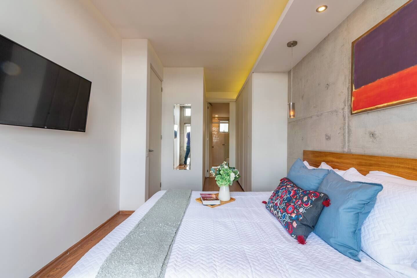 2 chambres, bureau, fer et planche à repasser, lit parapluie