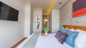 2 dormitoris, escriptori i planxa i posts de planxar