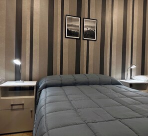 1 chambre, fer et planche à repasser, accès à Internet, literie fournie