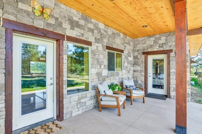 Beautiful 4 bedroom mountain retreat , with stunning views.