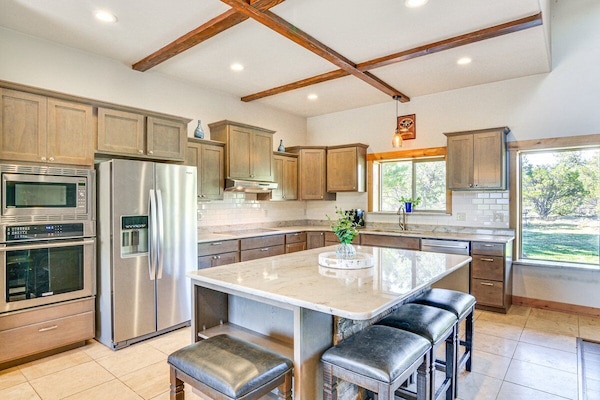 Beautiful spacious kitchen