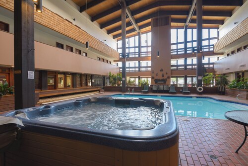 New! Updated 2-bedroom condo, pool, hot tub, game room!