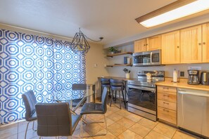 Micro-ondes, four, plaque de cuisson, lave-vaisselle