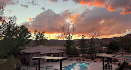 NEW LISTING! Desert Canyon Retreat! Charming 3-bedroom townhome in Kanab