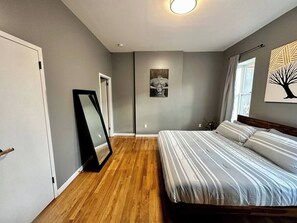 1 habitación, tabla de planchar con plancha, internet y ropa de cama