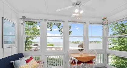 Quaint and quiet 2-bedroom lake front condo overlooking Lake Wawasee.