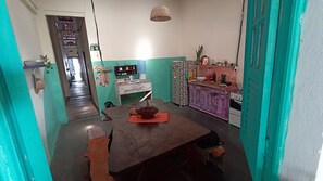 Kühlschrank, Ofen, Herdplatte, Mixer