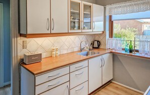 Fridge, stovetop, coffee/tea maker