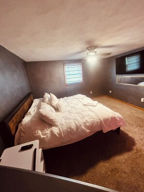 4 habitaciones, tabla de planchar con plancha, wifi y ropa de cama