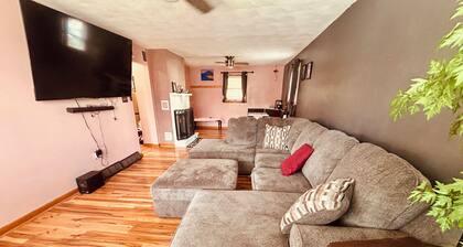 Single Family Home - Comfortable Two Bedroom -in Clarksburg
