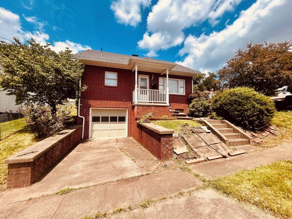 Exterior - Single Family Home - Comfortable Three Bedroom -in Clarksburg (Clarksburg)