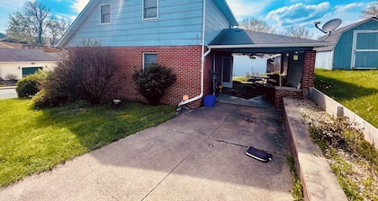 Single Family Home - Comfortable Two Bedroom -in Clarksburg
