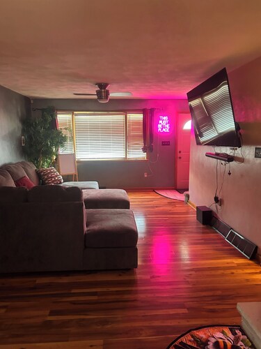 Single Family Home - Comfortable Three Bedroom -in Clarksburg