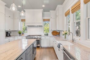 Four Ă micro-ondes, un four, surface de cuisson, lave-vaisselle