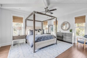 5 bedrooms, iron/ironing board, WiFi, bed sheets - Isle of Palms Paradise - Heated Pool - Elevator - Bikes (Isle of Palms)