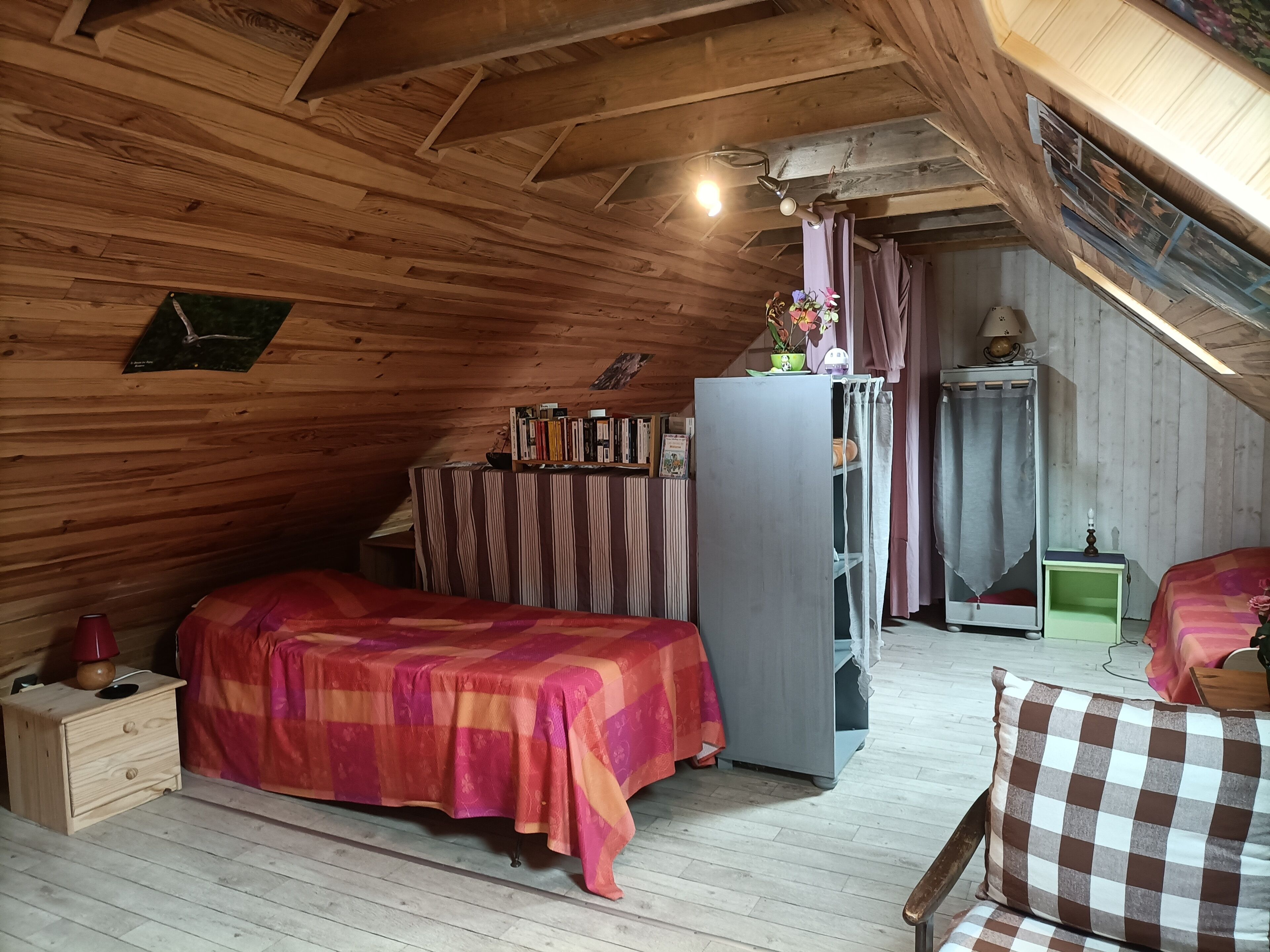 1 slaapkamer, een strijkplank/strijkijzer, beddengoed