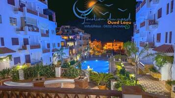 Indoor pool, outdoor pool