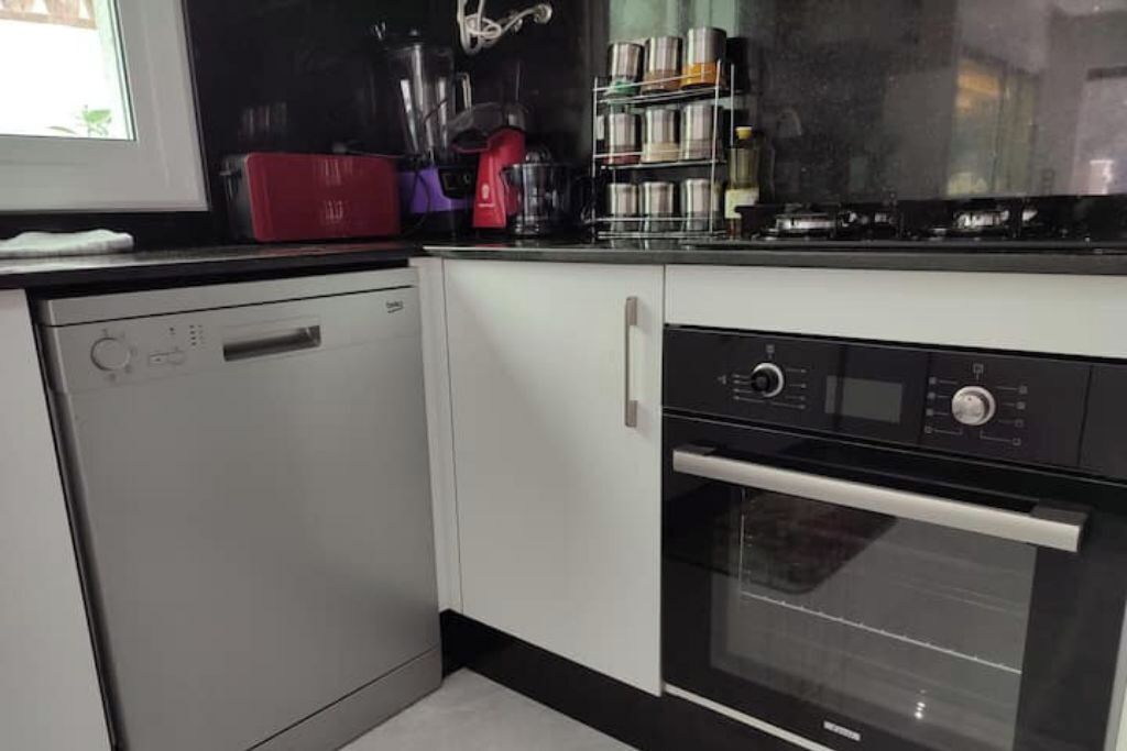 Microwave, oven, stovetop, dishwasher