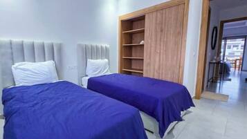 2 bedrooms, iron/ironing board, WiFi