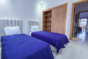 2 bedrooms, iron/ironing board, WiFi