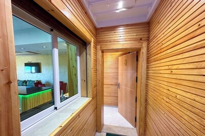 Luxurious Scandinavian-style, pool & play area