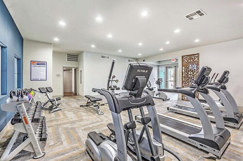 2-bedroom apartment in delightful Las Vegas with AC, fitness room